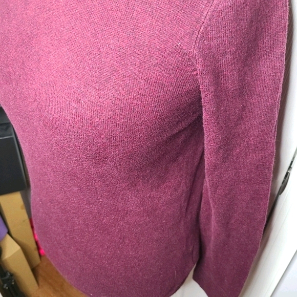 Eddie Bauer maroon turtle neck - Picture 5 of 10